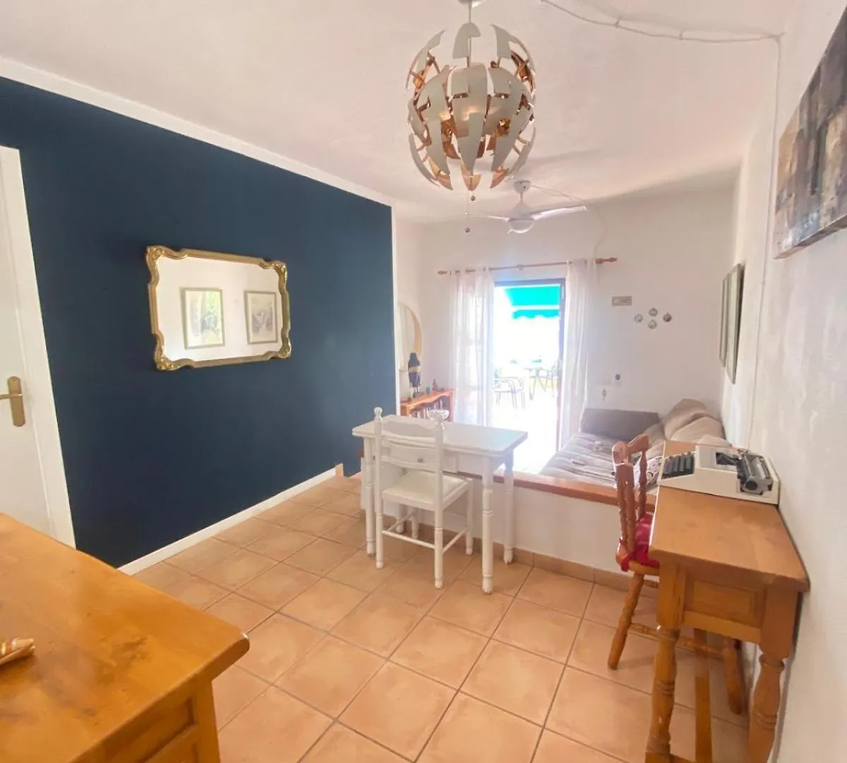 Guest house The Best House Tenerife Habitaciones Compartidas Costa Adeje