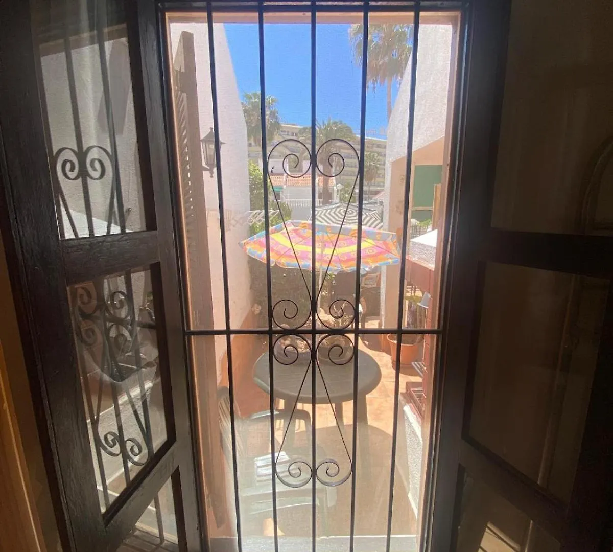 Guest house The Best House Tenerife Habitaciones Compartidas Costa Adeje